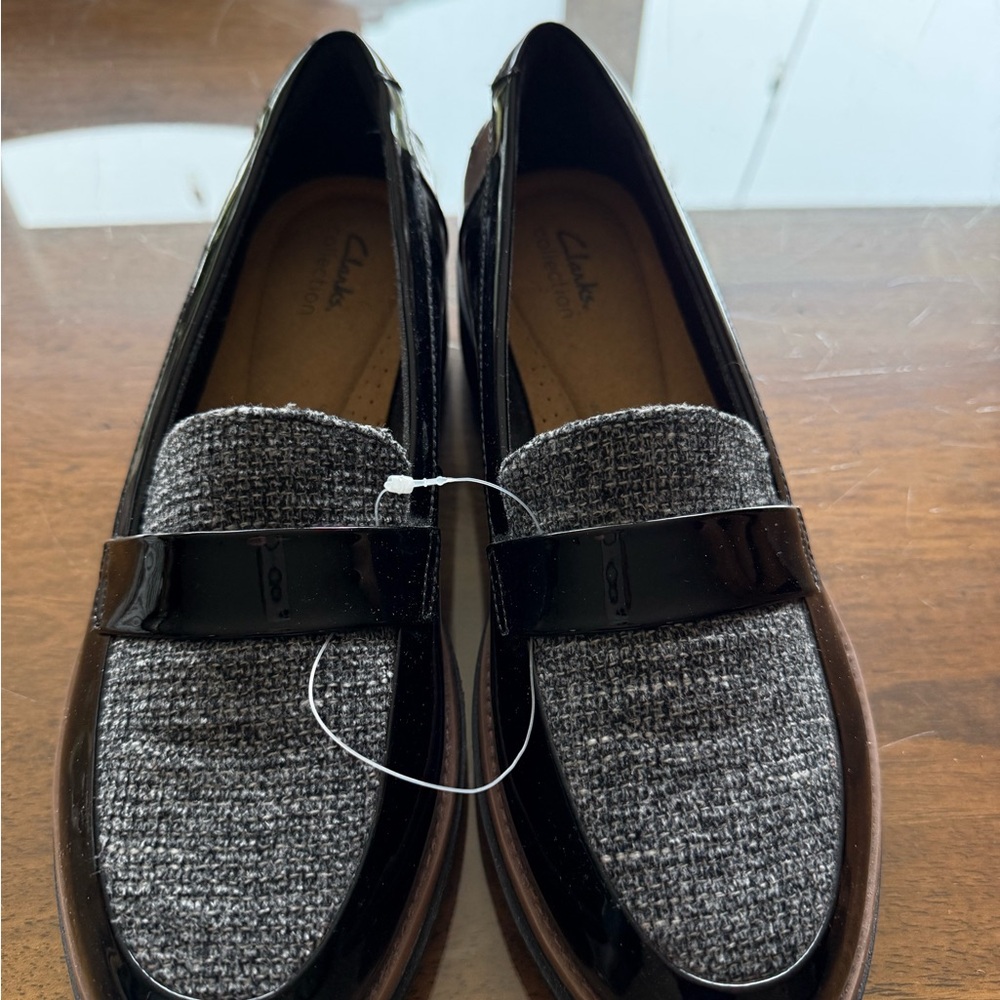 Clarks Black and Gray women’s Slip-On Loafers